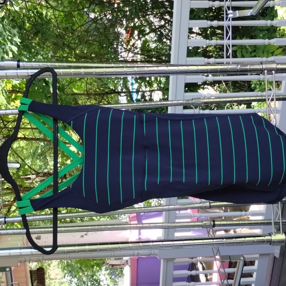Women's Lululemon athletic top
